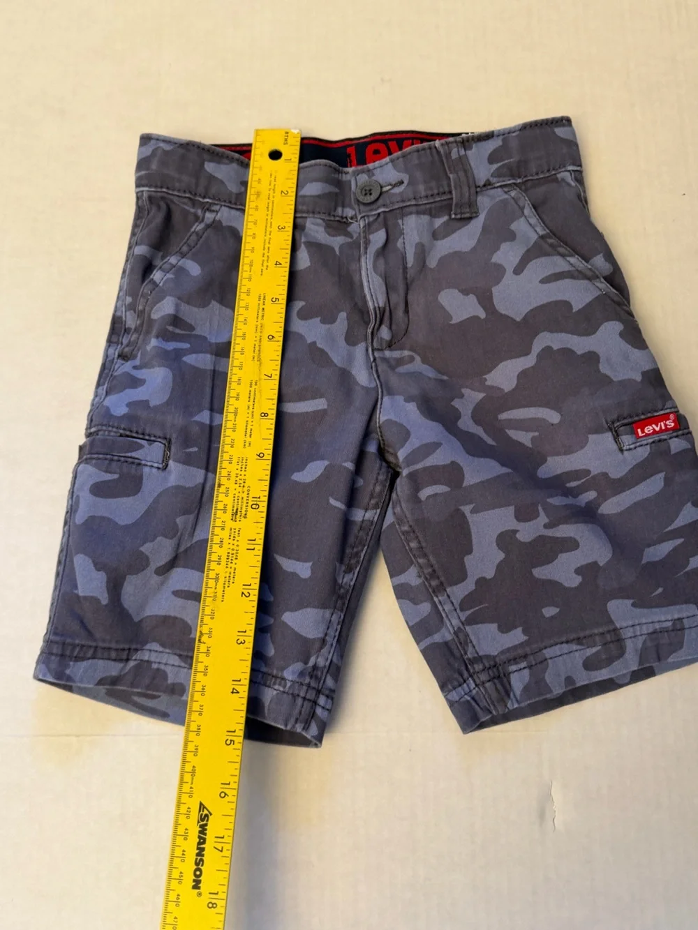 Levi's Boys Blue Camo Cargo Shorts with Red Logo Sz-6.‎  GG6